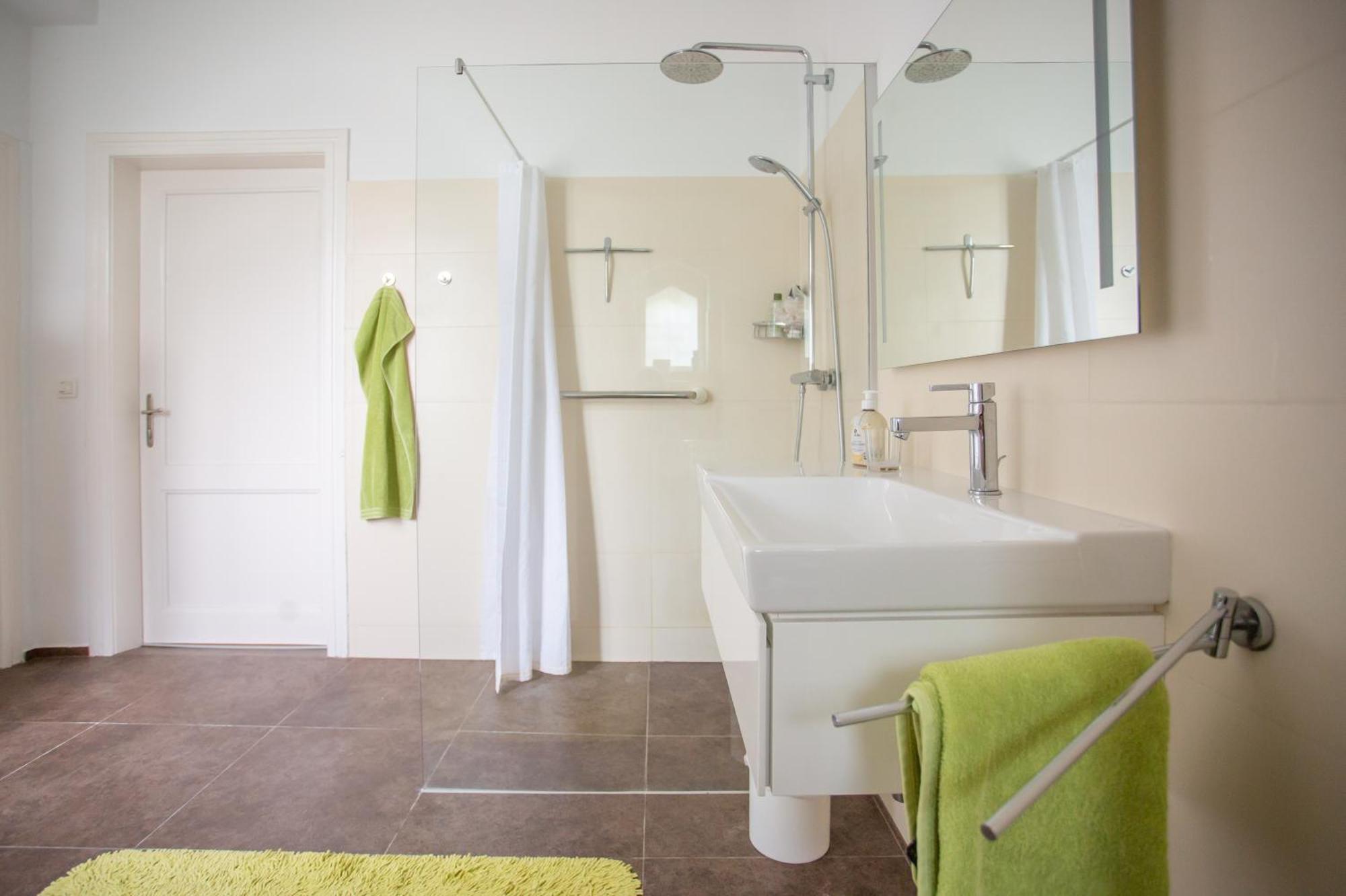 Huebsches Privatzimmer Mit Bad Perchtoldsdorf Buitenkant foto